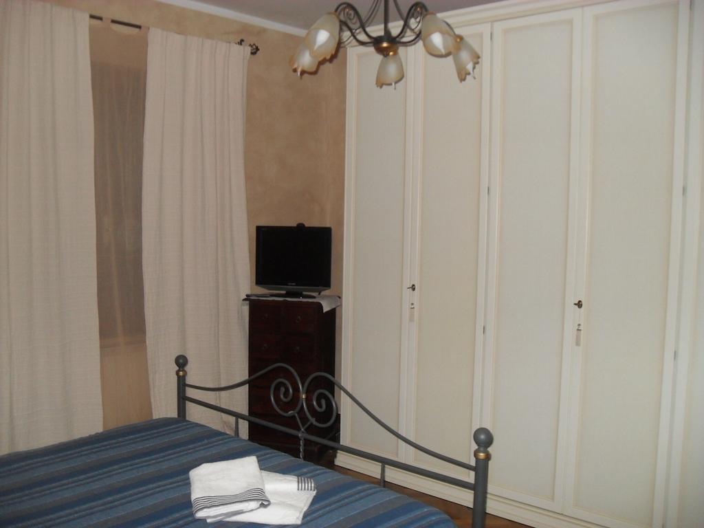 Affittacamere Casa Sofia อันกิอารี ห้อง รูปภาพ