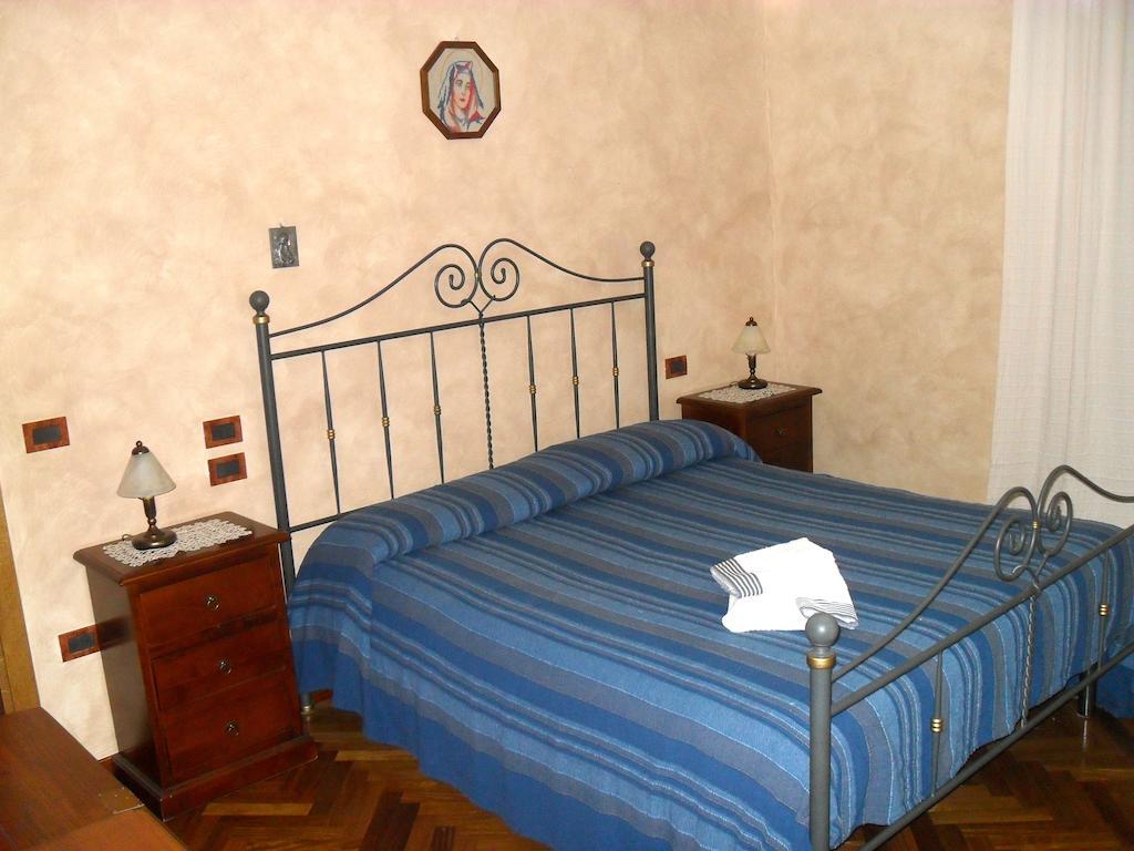 Affittacamere Casa Sofia อันกิอารี ห้อง รูปภาพ